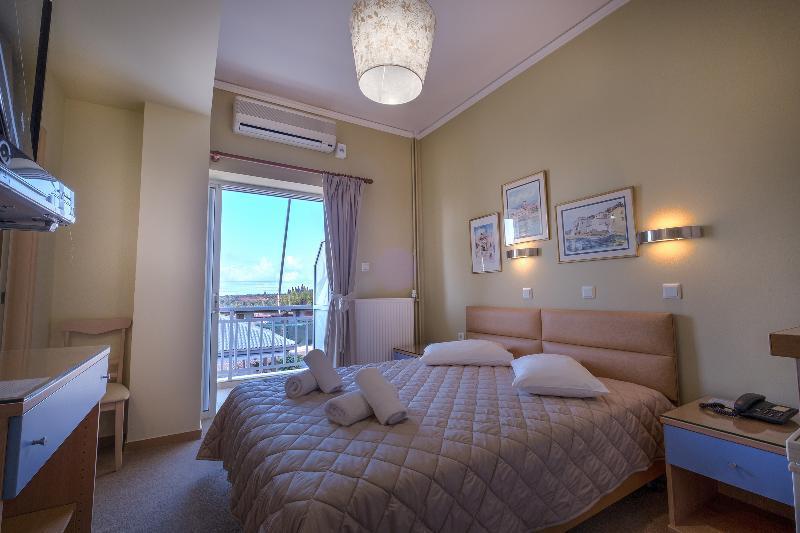Hotel Taxiarhis ลูตราคิลลินิส ภายนอก รูปภาพ