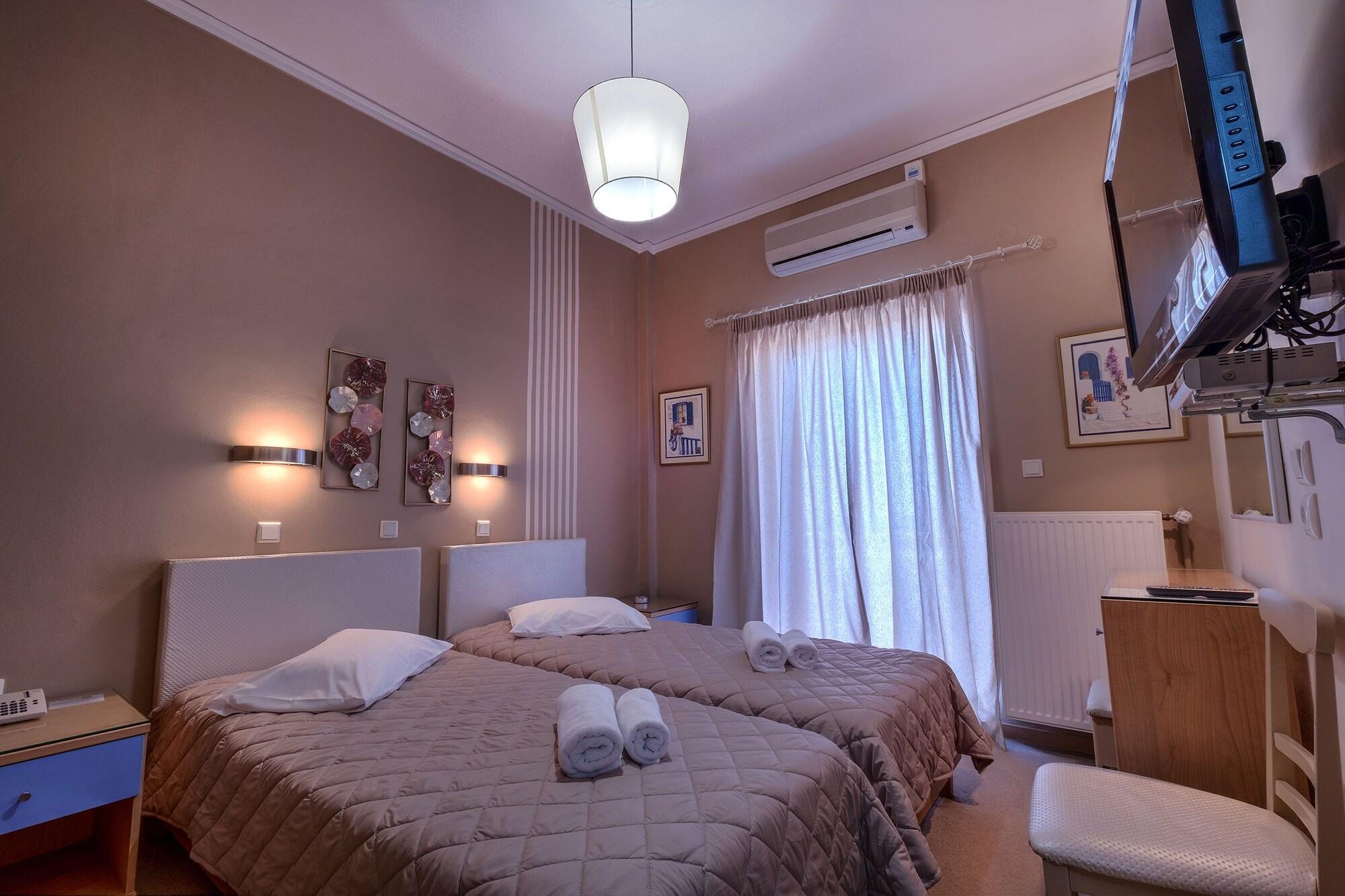 Hotel Taxiarhis ลูตราคิลลินิส ภายนอก รูปภาพ